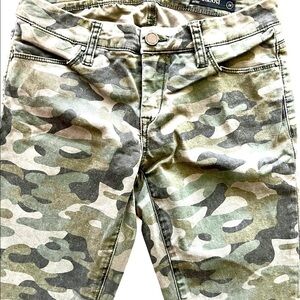 Blank NYC Intro Camouflage Raw Hem Skinny Leg Pants! Sz 26 🛍️💕